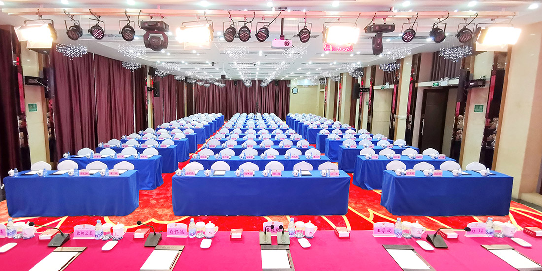深圳厅会场--课桌形式.jpg